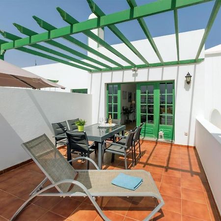 Apartamento Om Con Piscina Y Vistas Al Mar Lägenhet Costa Teguise Exteriör bild
