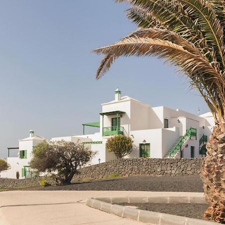 Apartamento Om Con Piscina Y Vistas Al Mar Lägenhet Costa Teguise Exteriör bild