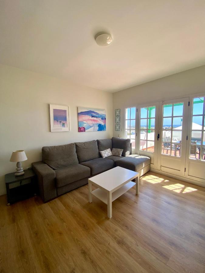 Apartamento Om Con Piscina Y Vistas Al Mar Lägenhet Costa Teguise Exteriör bild