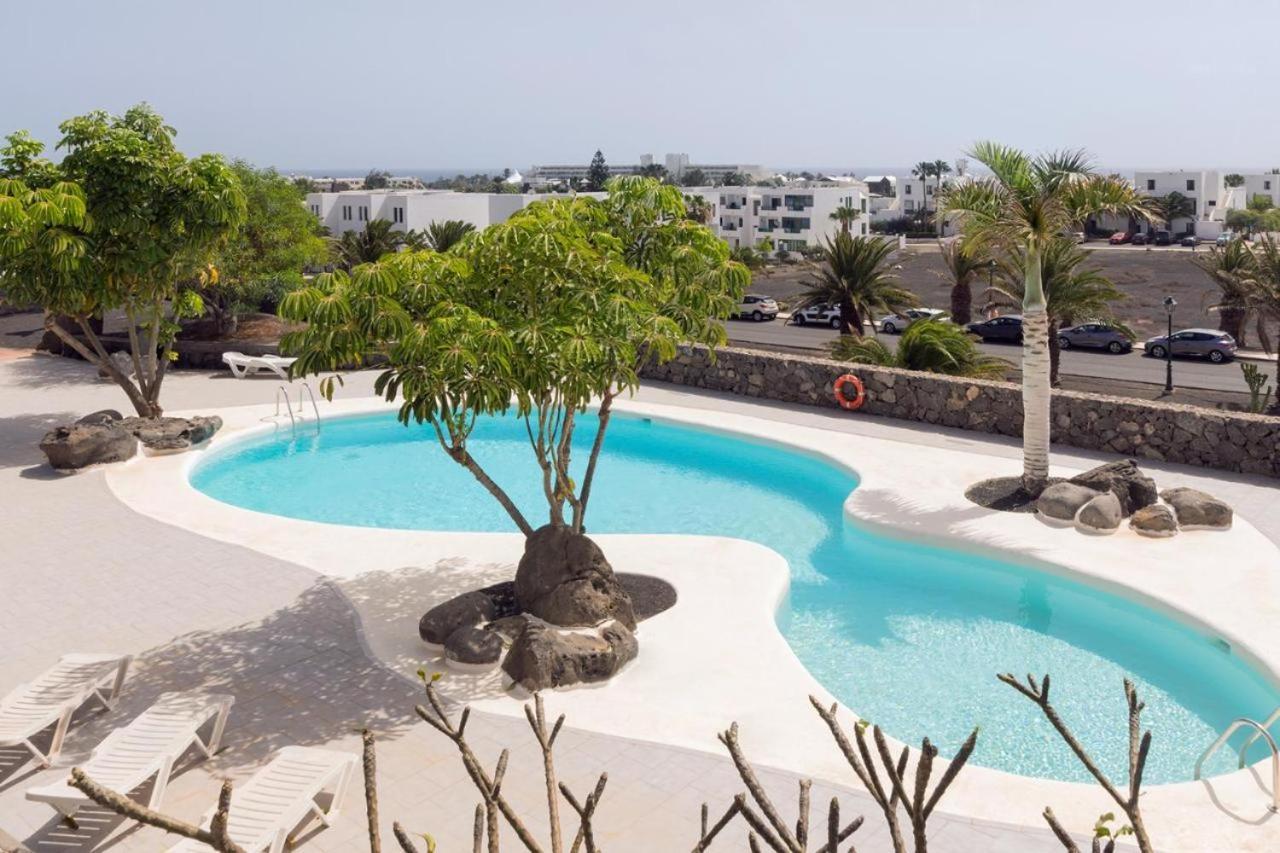 Apartamento Om Con Piscina Y Vistas Al Mar Lägenhet Costa Teguise Exteriör bild