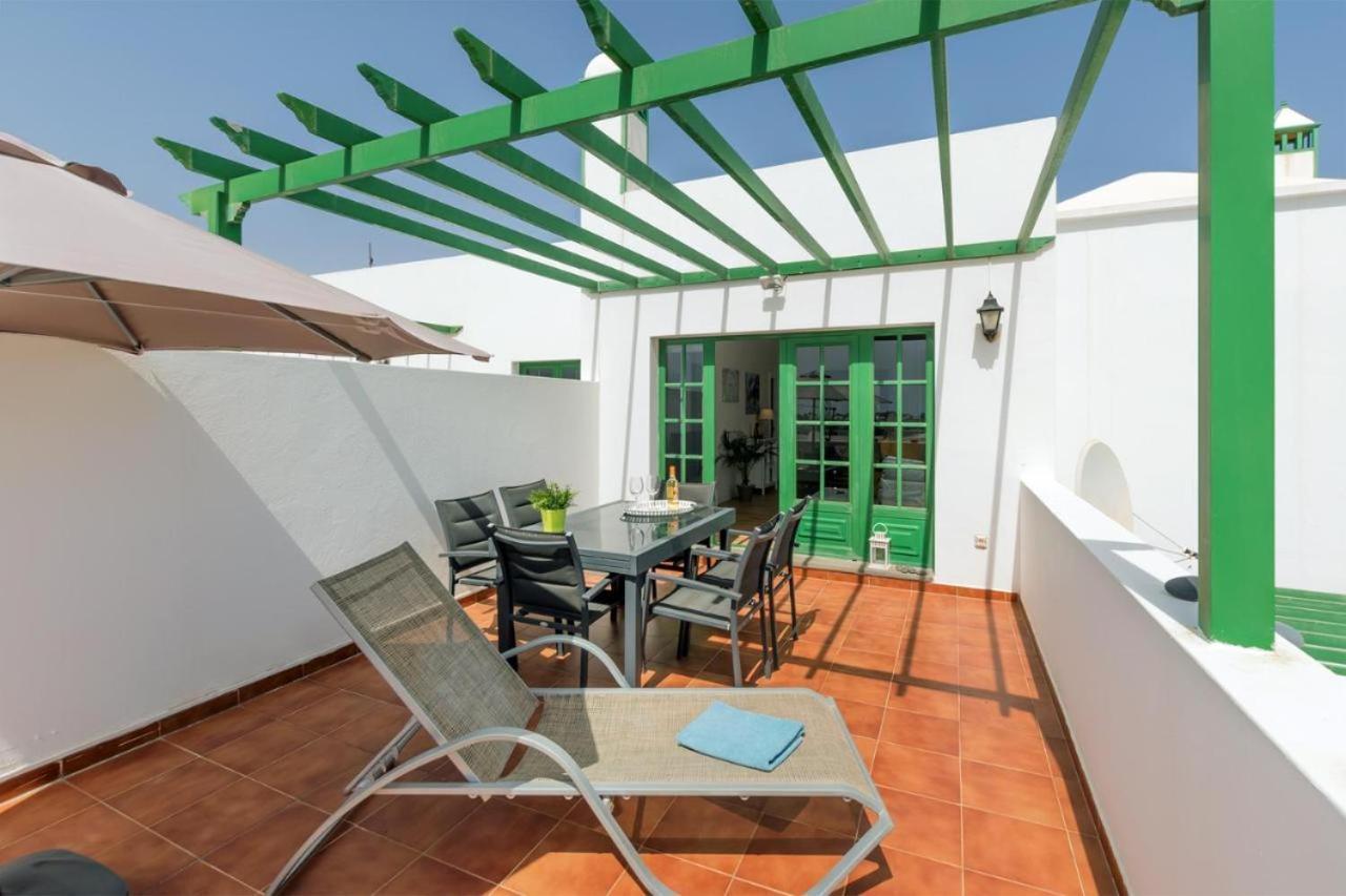 Apartamento Om Con Piscina Y Vistas Al Mar Lägenhet Costa Teguise Exteriör bild