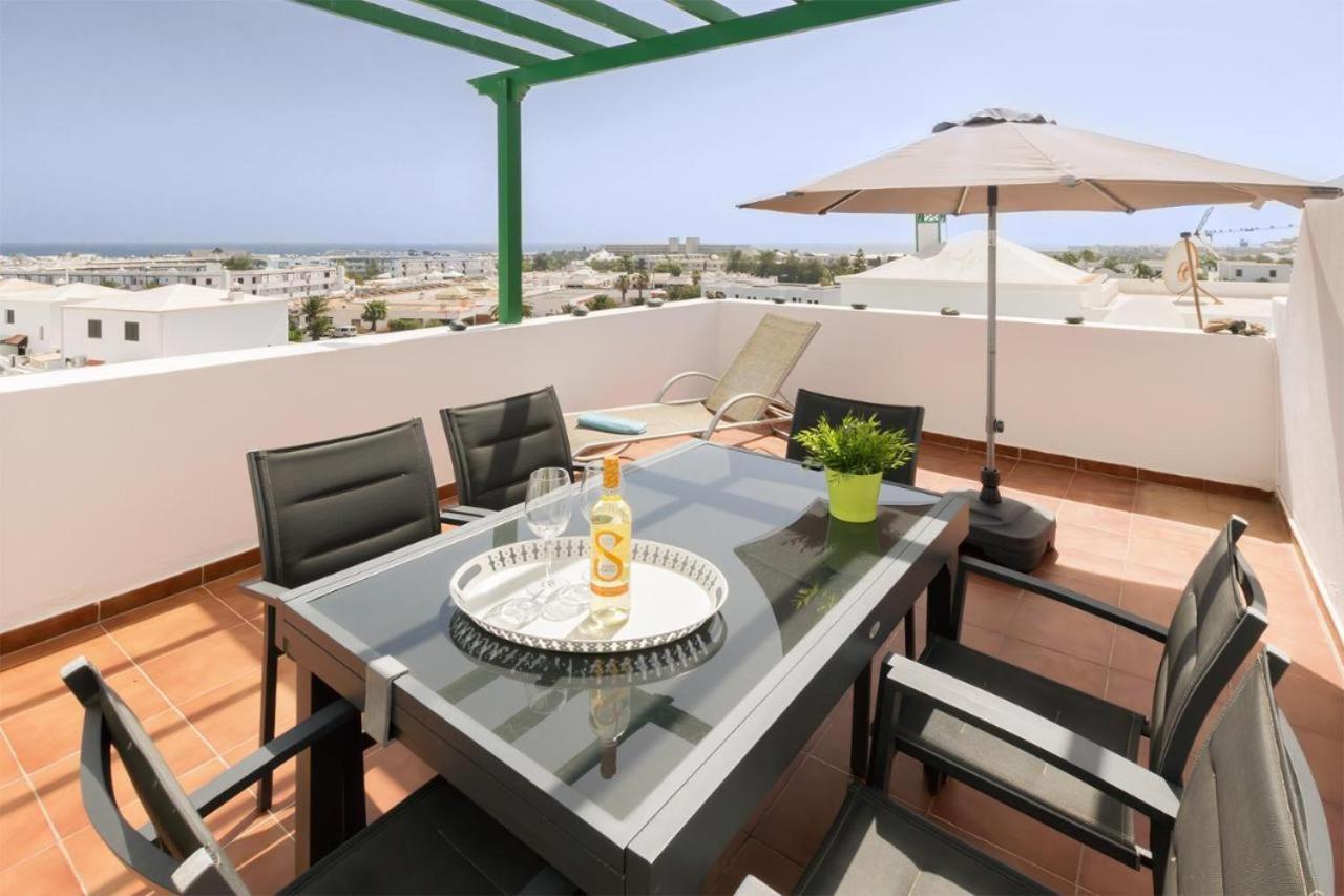 Apartamento Om Con Piscina Y Vistas Al Mar Lägenhet Costa Teguise Exteriör bild