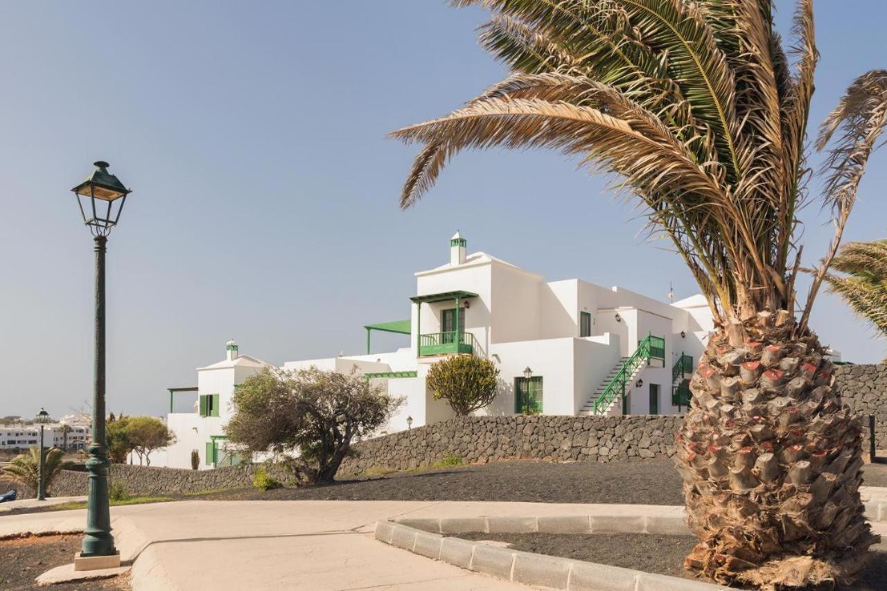Apartamento Om Con Piscina Y Vistas Al Mar Lägenhet Costa Teguise Exteriör bild